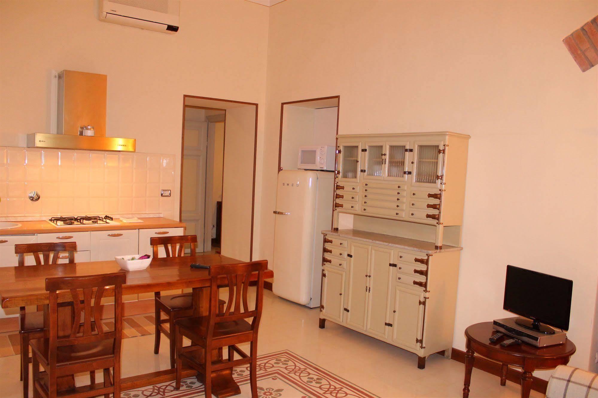 Via Roma Suites Флоренция Экстерьер фото